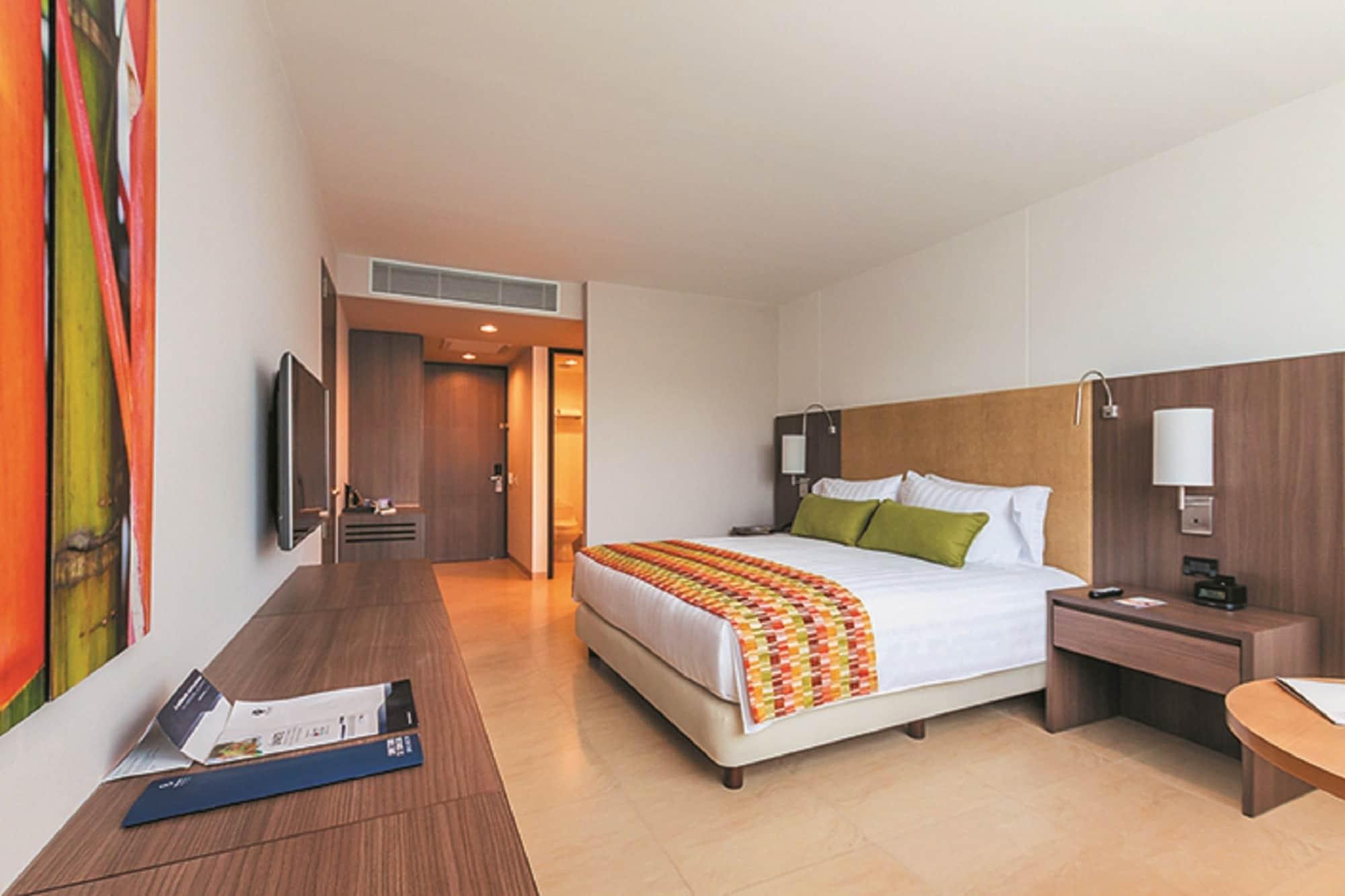 Estelar Villavicencio Hotel & Centro De Convenciones Exterior photo A room at the hotel