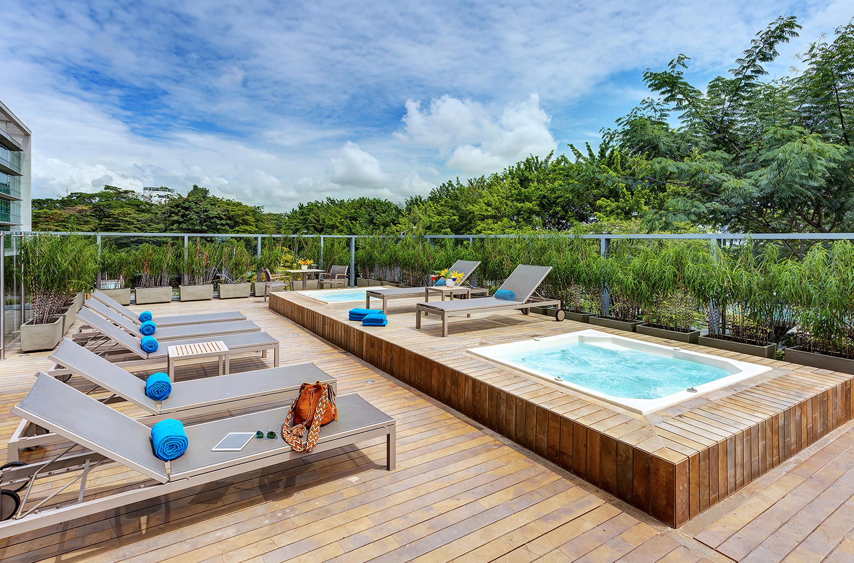 Estelar Villavicencio Hotel & Centro De Convenciones Exterior photo Rooftop pool at the hotel