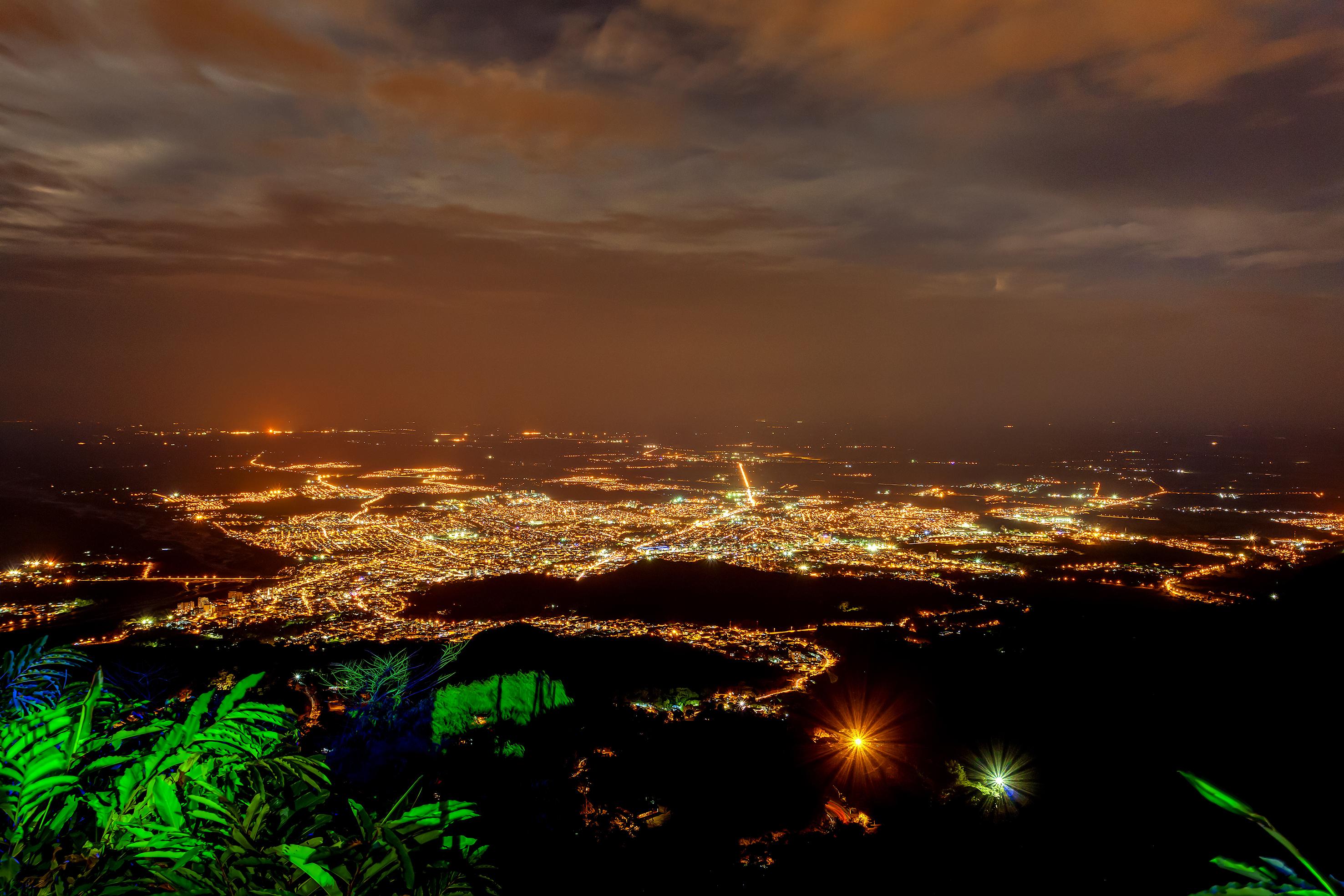 Estelar Villavicencio Hotel & Centro De Convenciones Exterior photo View of the city at night